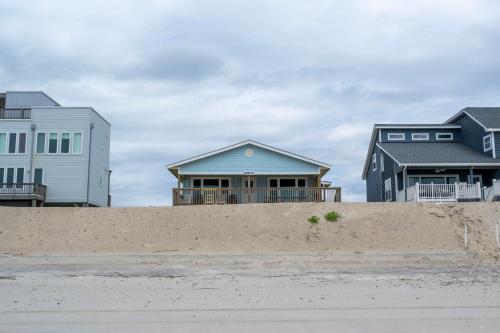 Admiral's Quarters by Oak Island Accommodations - photo 2