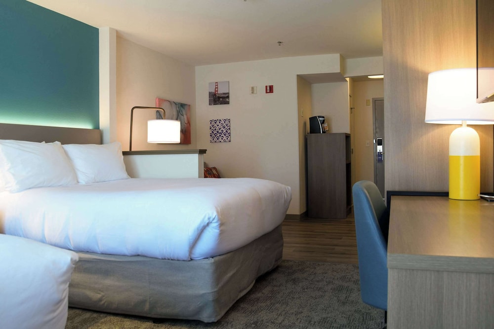 Comfort Inn & Suites NW Milwaukee - photo 27