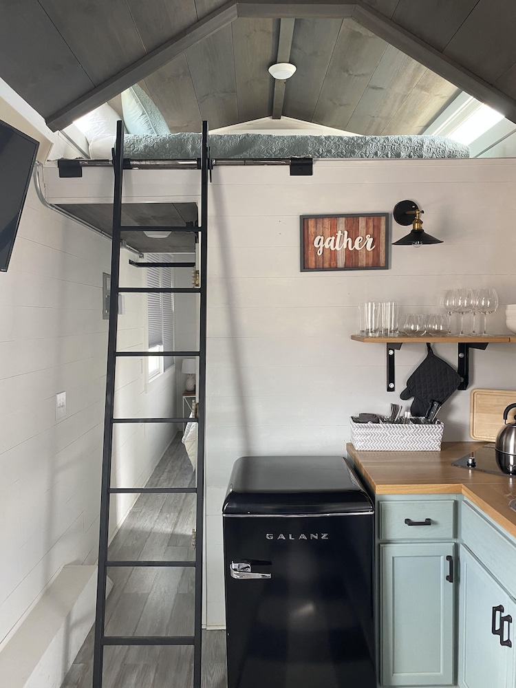 Trail and Hitch Tiny Home Hotel and RV - photo 10