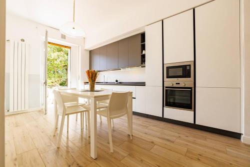 Seaside Family Apartment — 4-Star Luxury Hotel in Livorno, Italy