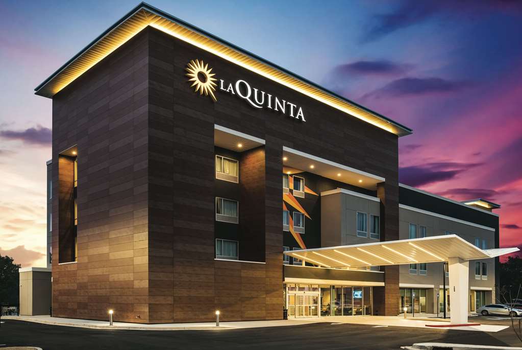 La Quinta Inn & Suites by Wyndham Atlanta South McDonough - featured photo