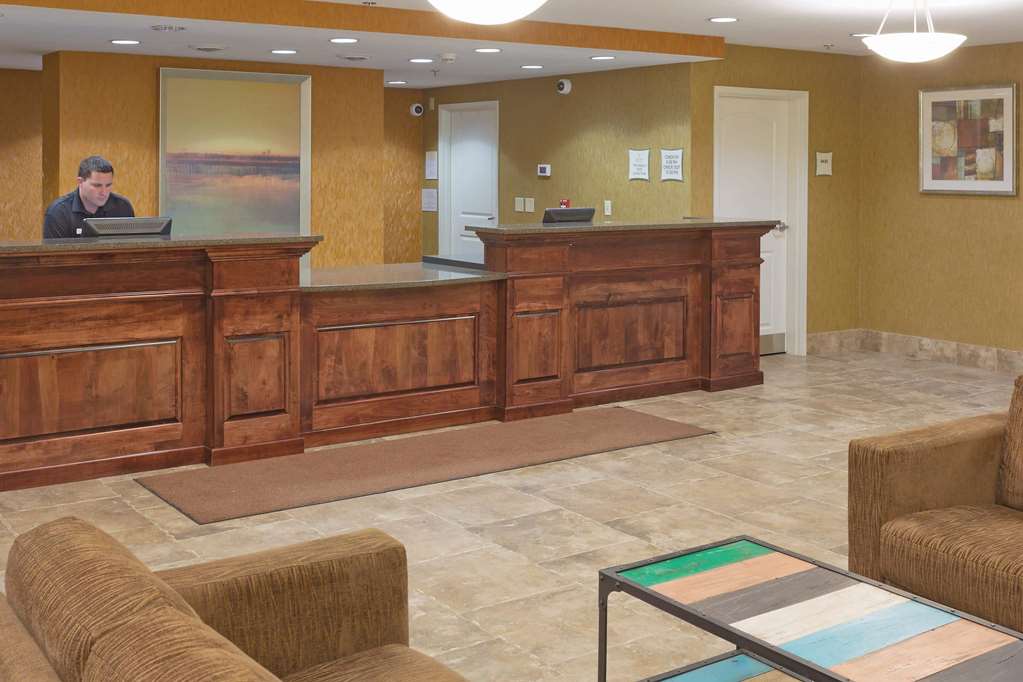 La Quinta Inn & Suites by Wyndham Minot - photo 4