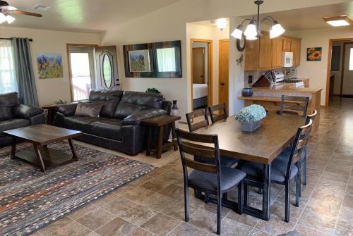 GabyHill - carbon neutral hotel in Davis