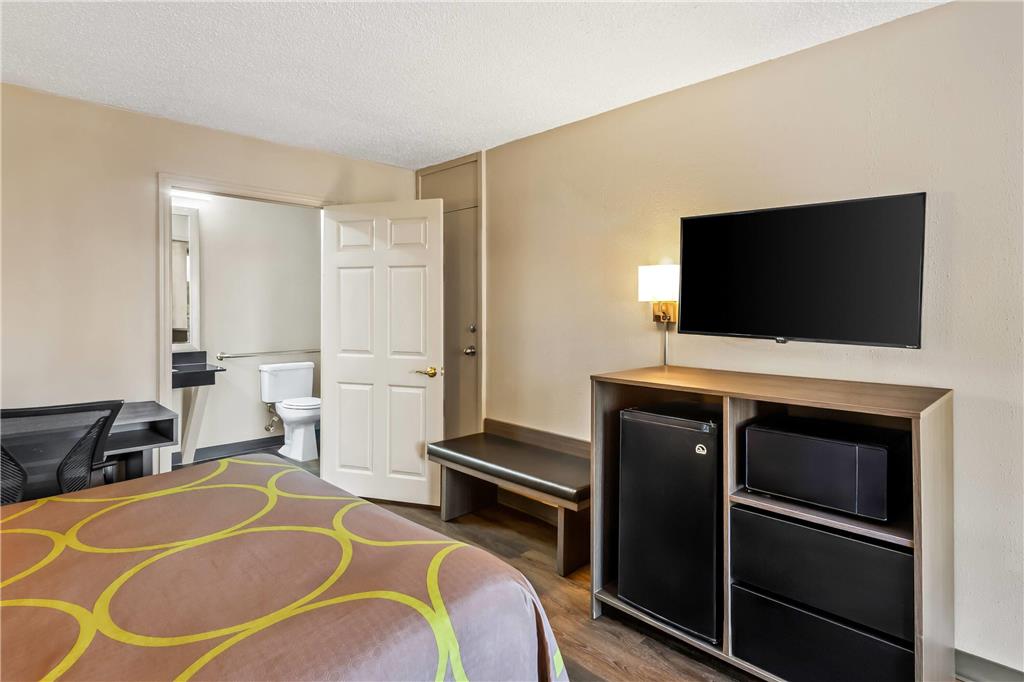 Super 8 by Wyndham Commerce - photo 24