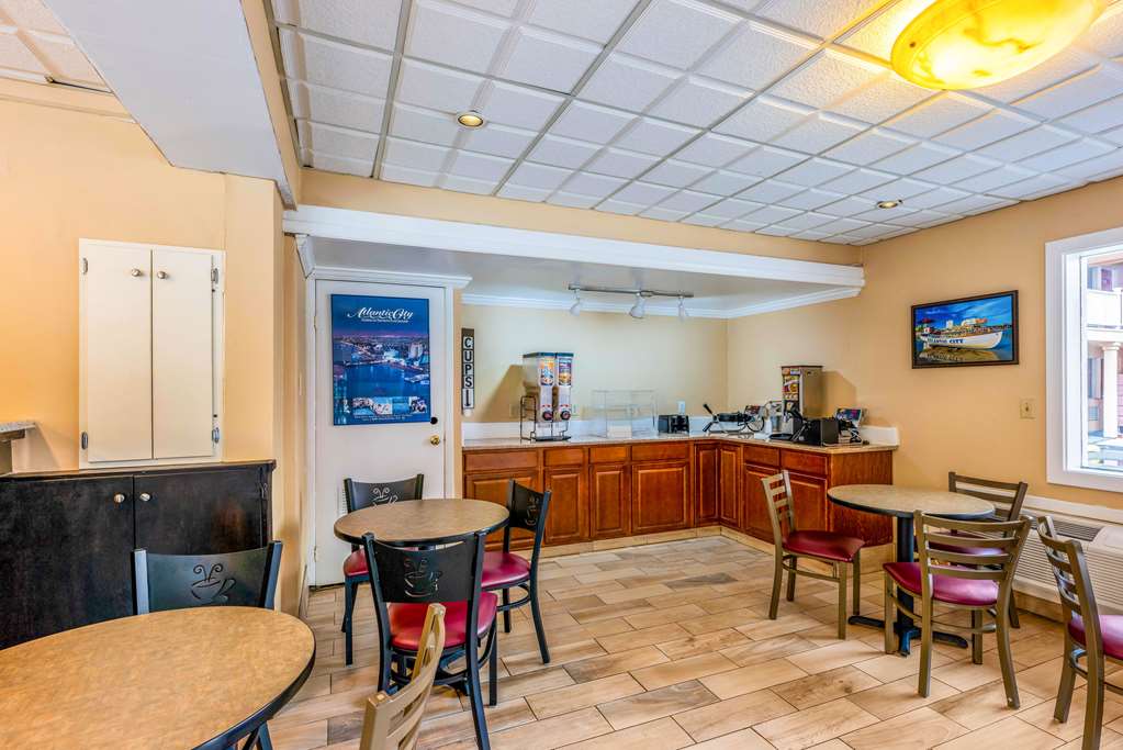 Econo Lodge Beach and Boardwalk - photo 22