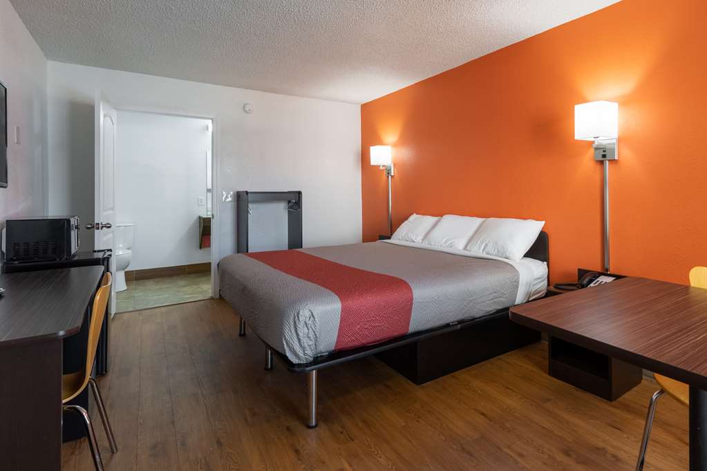 Motel 6 Bryan TX University Area - photo 17