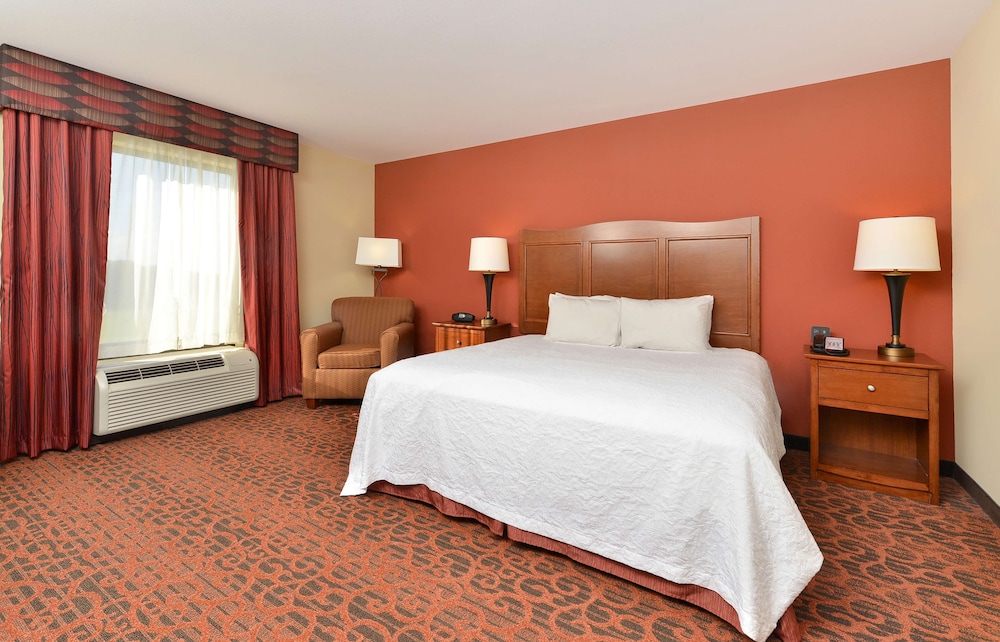 Hampton Inn Clinton IA - photo 15