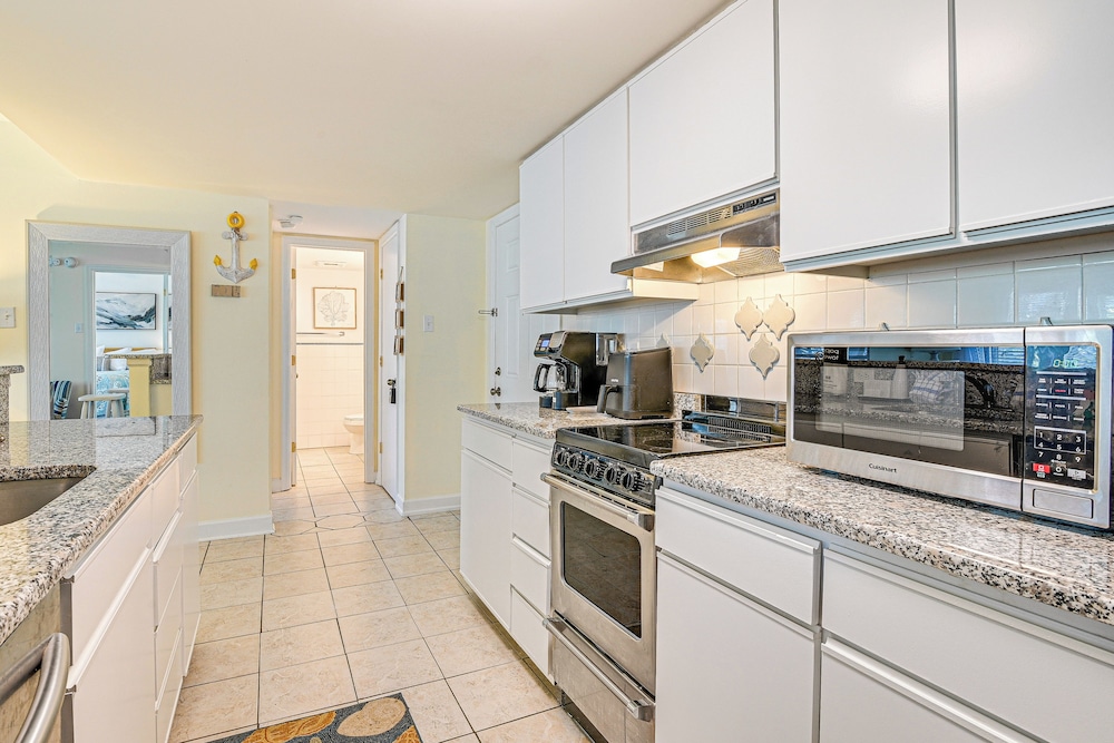 Beach & Pool Access: Resort style Myrtle Beach Gem - photo 8