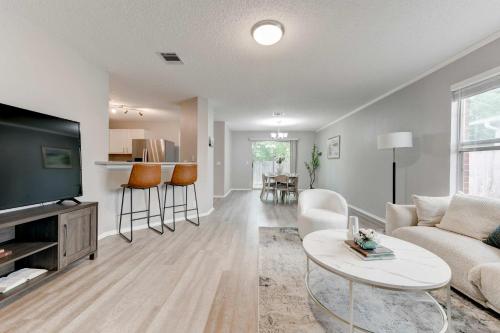 Austin Home Near Lakeline Mall & Pinballz Austin — 4-Star Luxury Hotel in Austin, United States