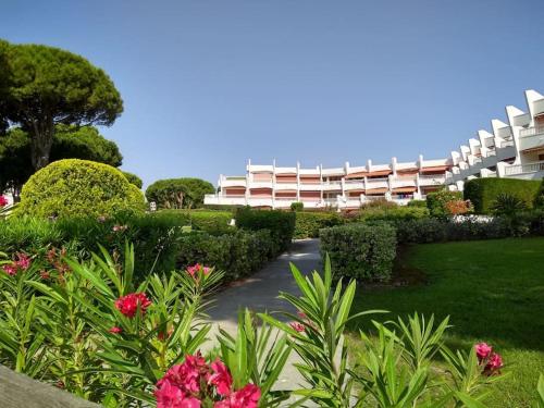 Le Grau Du Roi Studio 4 Pers 150 M de la Mer Parking in Le Grau-Du-Roi, France