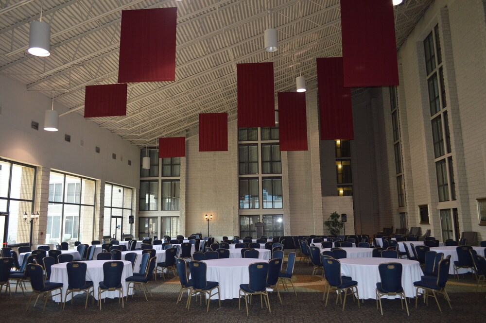 North Baltimore Plaza Hotel - photo 47