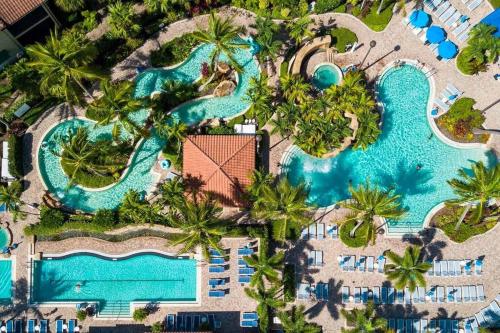 Tropical Poolside Bliss — 4-Star Luxury Hotel in Naples, United States