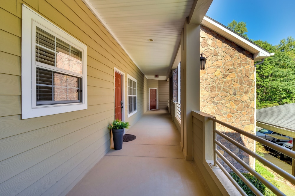 Kingwood Resort Condo with Golf Course Views - photo 29