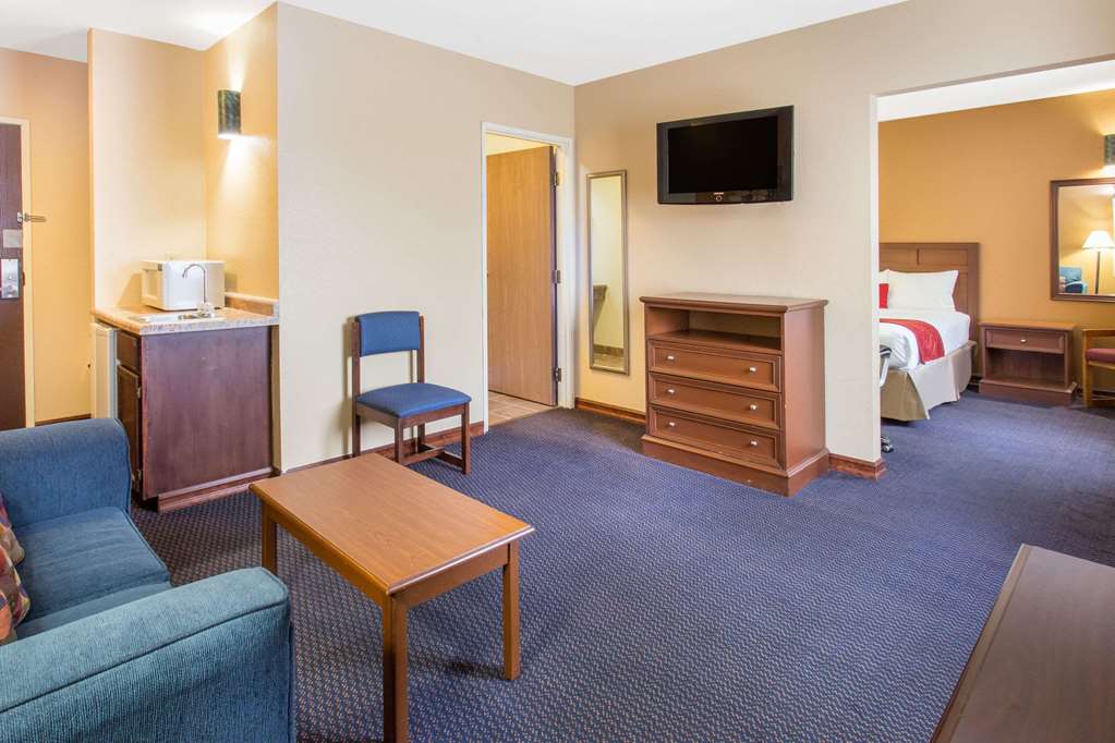 Baymont by Wyndham Waukesha - photo 6