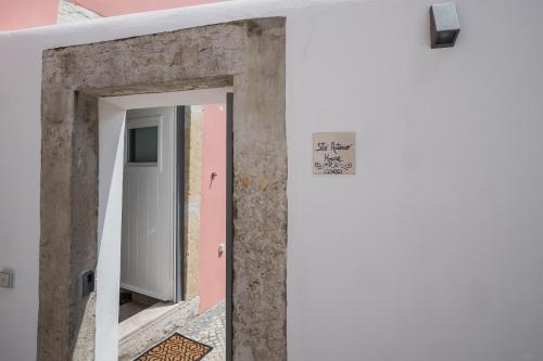 Santo António House Exclusive Apartment — 4-Star Luxury Hotel in Lisbon, Portugal