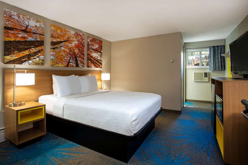Days Inn by Wyndham Marquette - photo 21