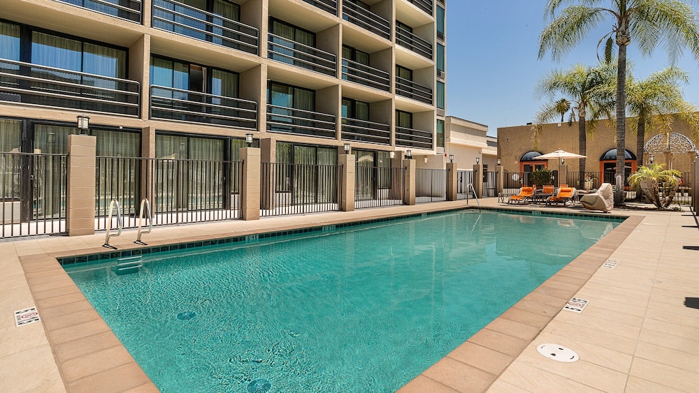 Holiday Inn Express Fullerton Anaheim by IHG - photo 17