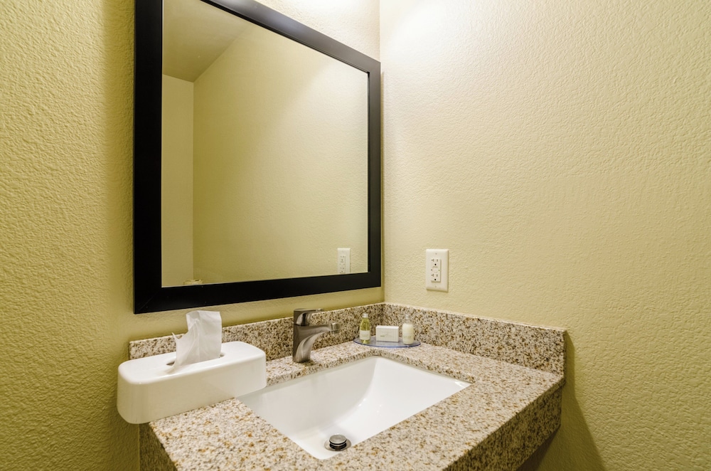 Cobblestone Hotel & Suites McCook - photo 34