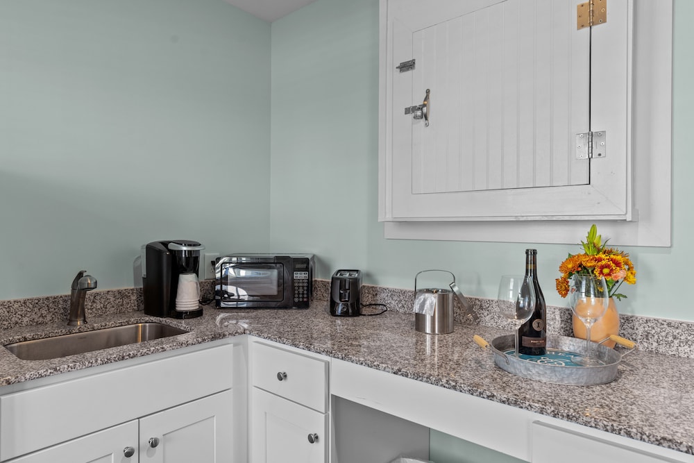 Loggerhead Inn and Suites - photo 68