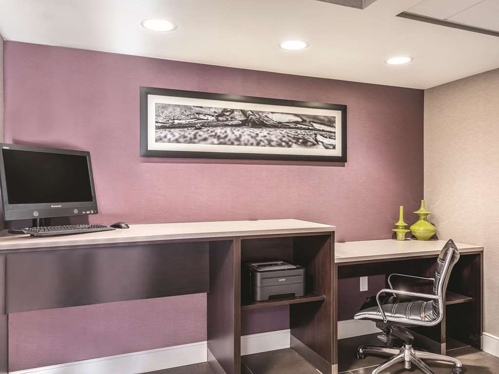 La Quinta Inn & Suites by Wyndham Columbia Fort Meade - photo 43