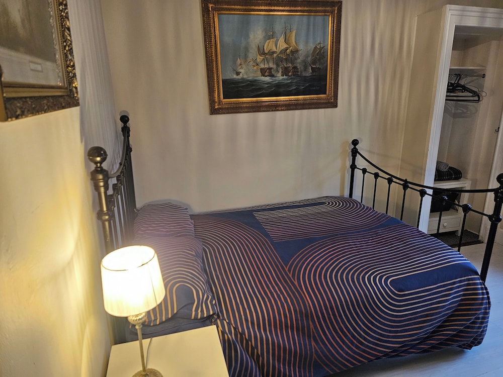 3 bed Cottage Fast Wifi big Garden Town Centre — 4-Star Luxury Hotel in Kirriemuir, United Kingdom