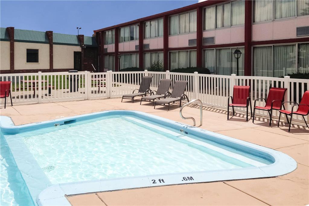 Econo Lodge Rawlins - photo 12