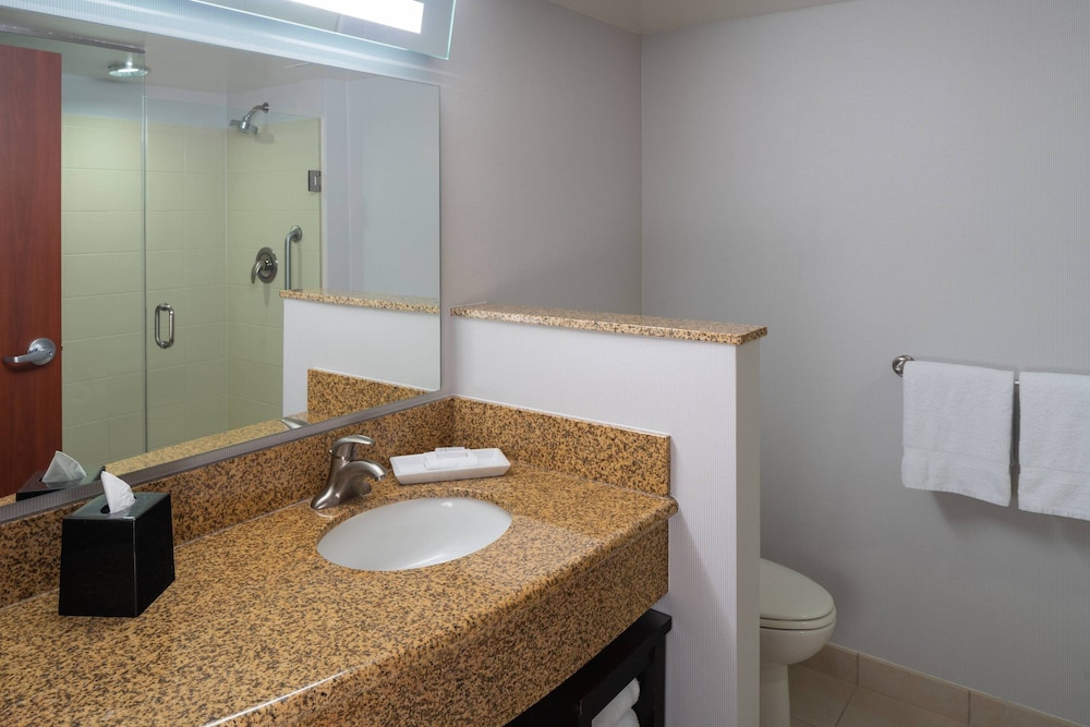 Courtyard by Marriott Miami Airport - photo 19