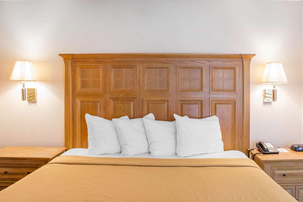 Econo Lodge Raleigh near Walnut Creek Amphitheatre - photo 52