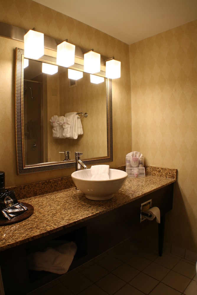 Spark by Hilton Akron Fairlawn - photo 9