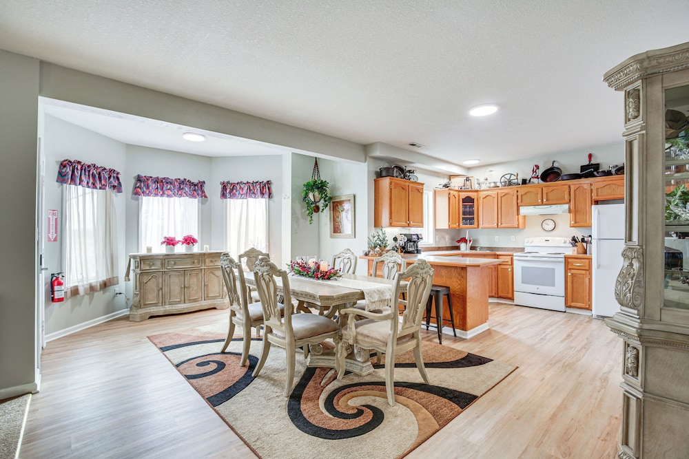 5 Mi to Fort Osage: Quiet Countryside Studio — 4-Star Luxury Hotel in Sibley, United States