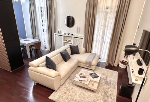 Deluxe Multispace apartment with green terrace — 4-Star Luxury Hotel in Milan, Italy