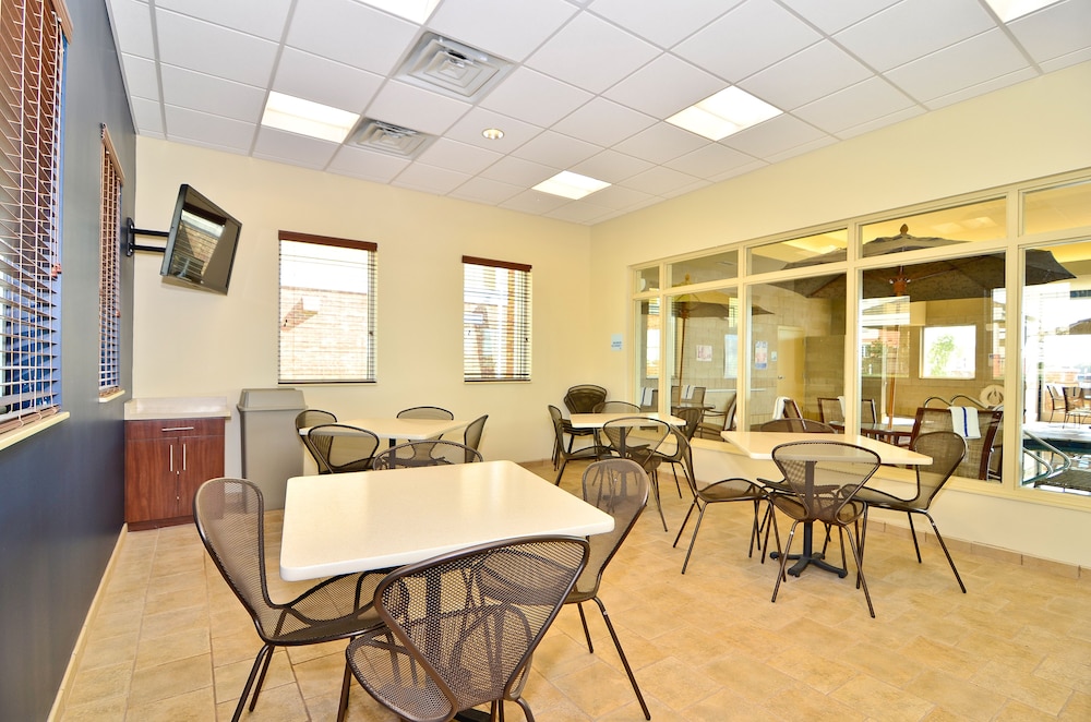 Holiday Inn Express & Suites Williston by IHG - photo 48