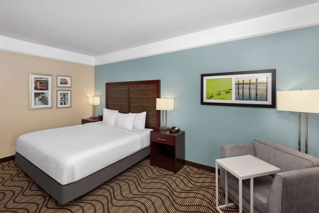 La Quinta Inn & Suites by Wyndham Houma - photo 37