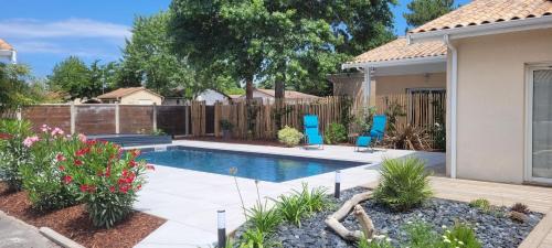 Lesoyats33 Maisonnette Avec Acces Piscine in Ares, France