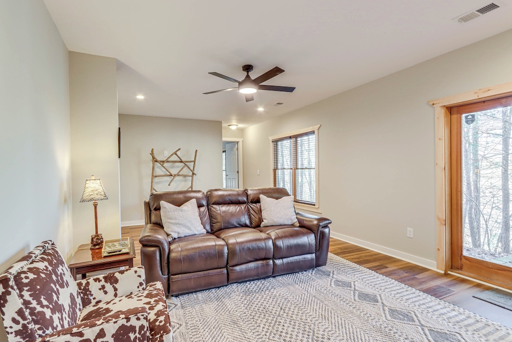 Peaceful Ellijay Cabin: Pool Access & Resort Perks - photo 11