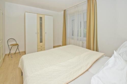 Villa Elisenhof Ferienwohnung 2 mit gratis Sauna und Schwimmbadnutzung im AHOI Sellin — 4-Star Luxury Hotel in Ostseebad Goehren, Germany