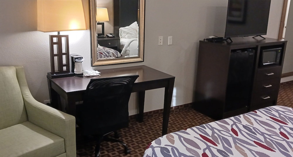 Red Roof Inn & Suites Longview - photo 12
