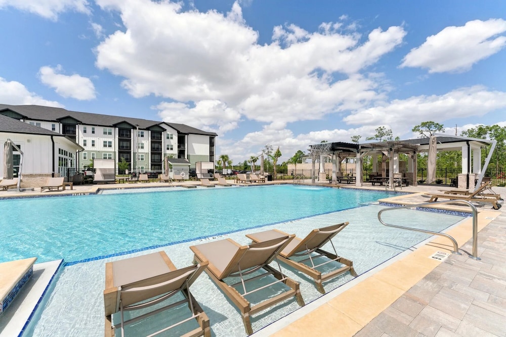 Landing Apartments Fort Myers near Olympia Pointe — 4-Star Luxury Hotel in Fort Myers, United States