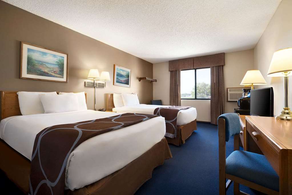 Super 8 by Wyndham Lincoln North - photo 18