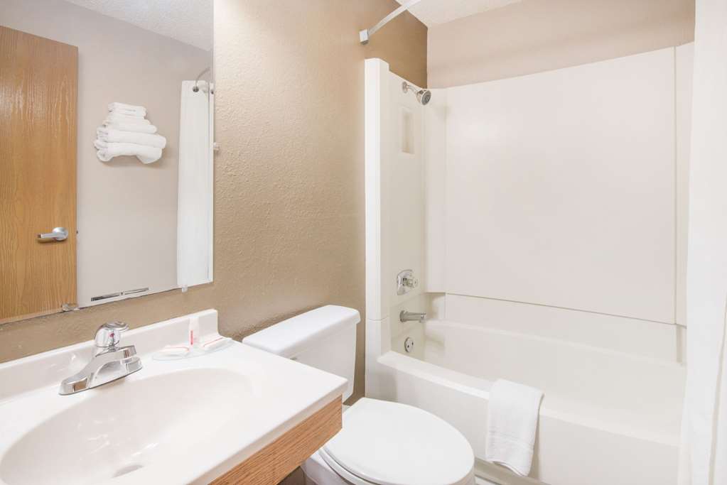 Super 8 by Wyndham Jamestown - photo 9