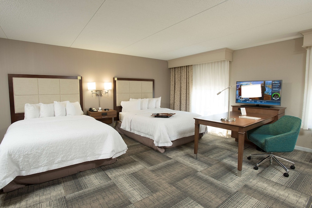 Hampton Inn & Suites Cincinnati Union Center - photo 23