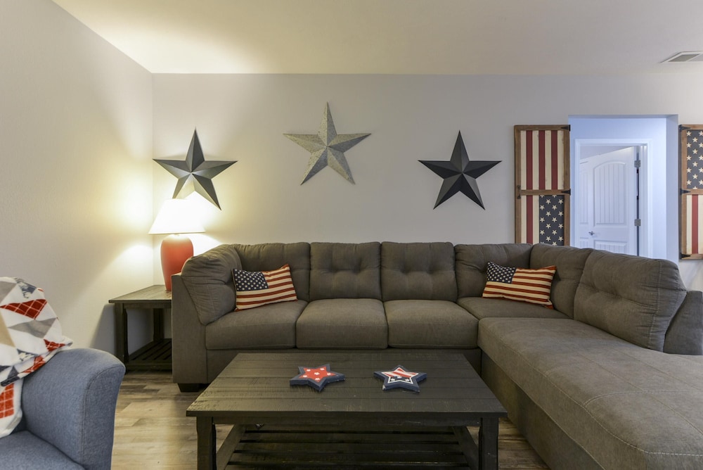 Patriot Place - last minute hotel in Branson