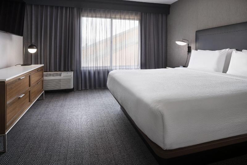 Courtyard by Marriott San Mateo Foster City - photo 98
