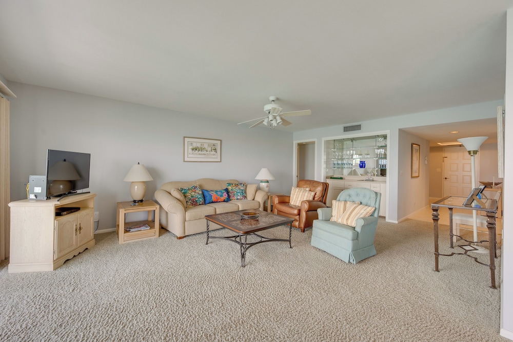 Marco Island Condo w Ocean Views Resort Perks - photo 5