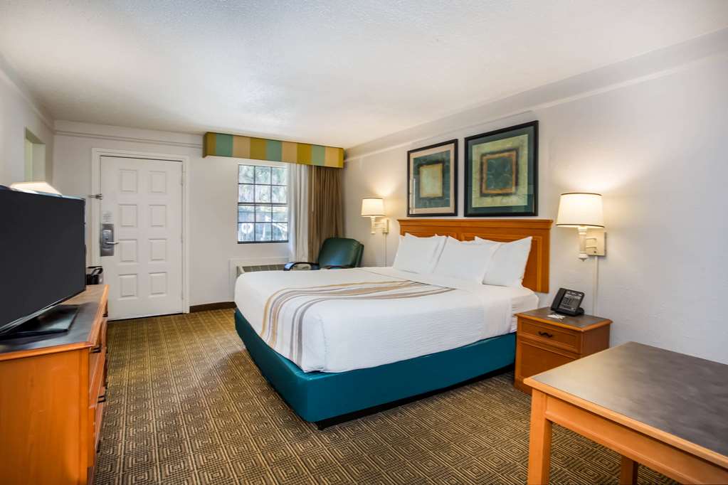 La Quinta Inn by Wyndham Tallahassee North - photo 33