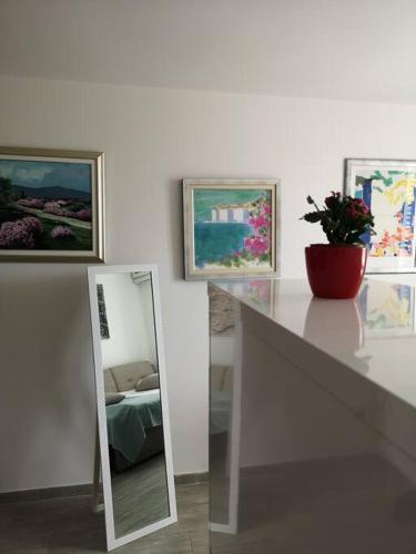 Studio Apartment Ivana New Sweet Apartment