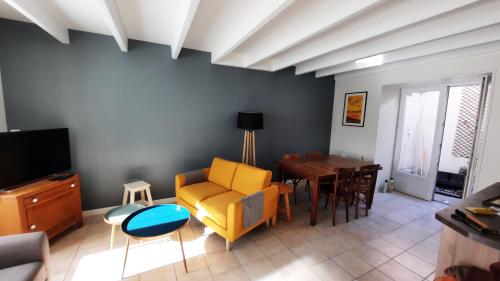 Maison de Pecheur Renovee Avec Cour Proche du Port — 4-Star Luxury Hotel in Les Sables-D'olonne, France