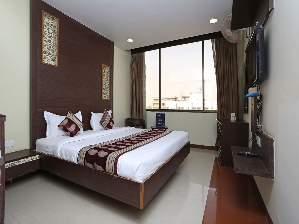 Oyo 10392 Hotel Corbiz Tower — Raipur