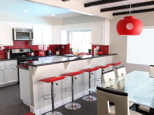 F 24 Mickeys House — 4-Star Luxury Hotel in Anaheim, United States