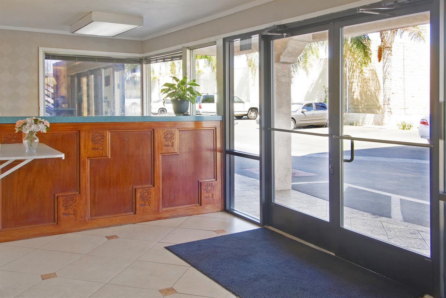 Red Roof Inn Bakersfield - photo 4